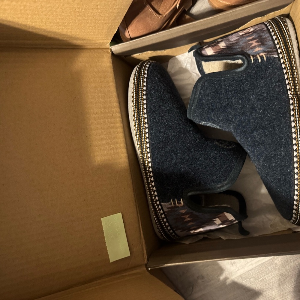 New in box women’s Ariat booties